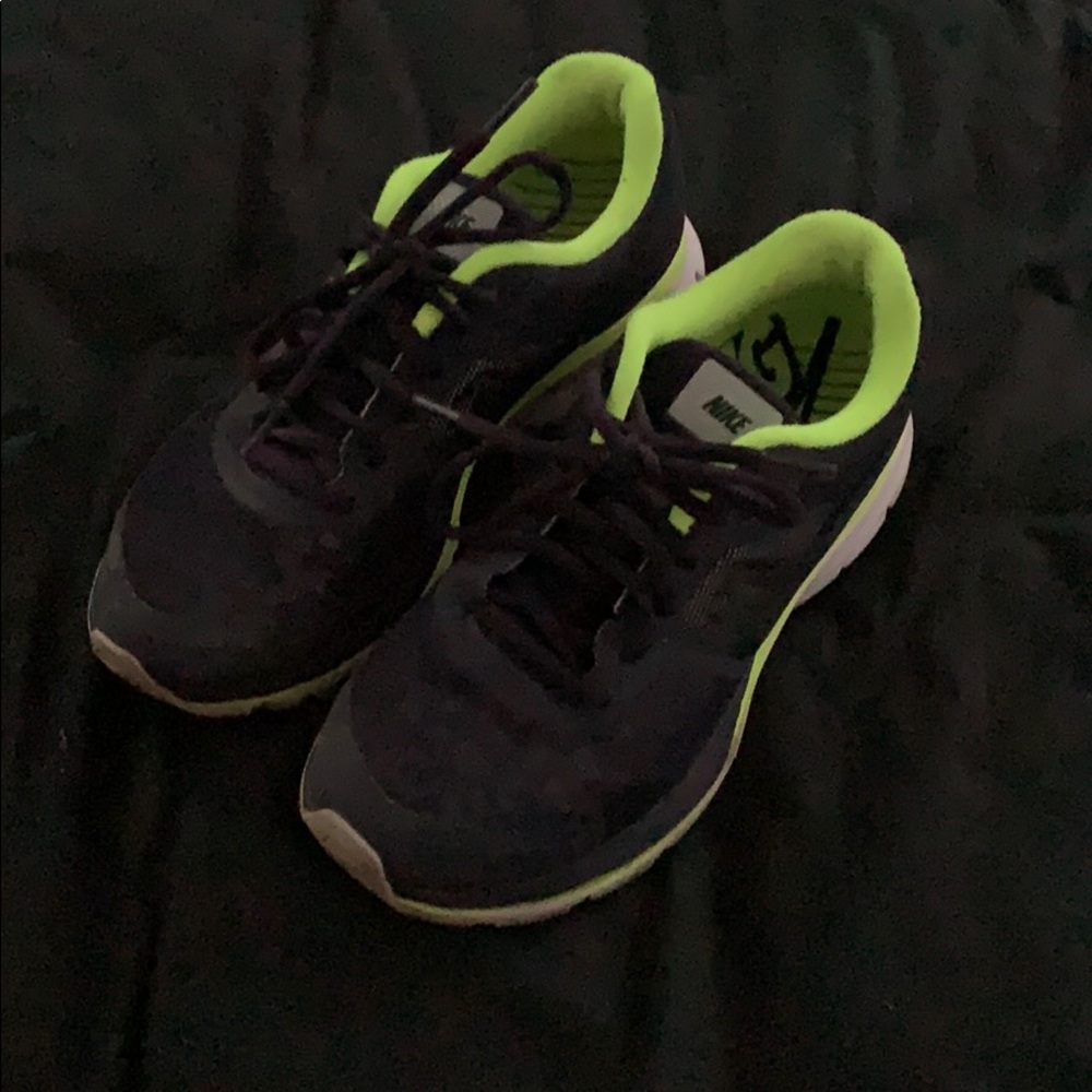 Nike Purple Women’s Sneakers with Green Detailing